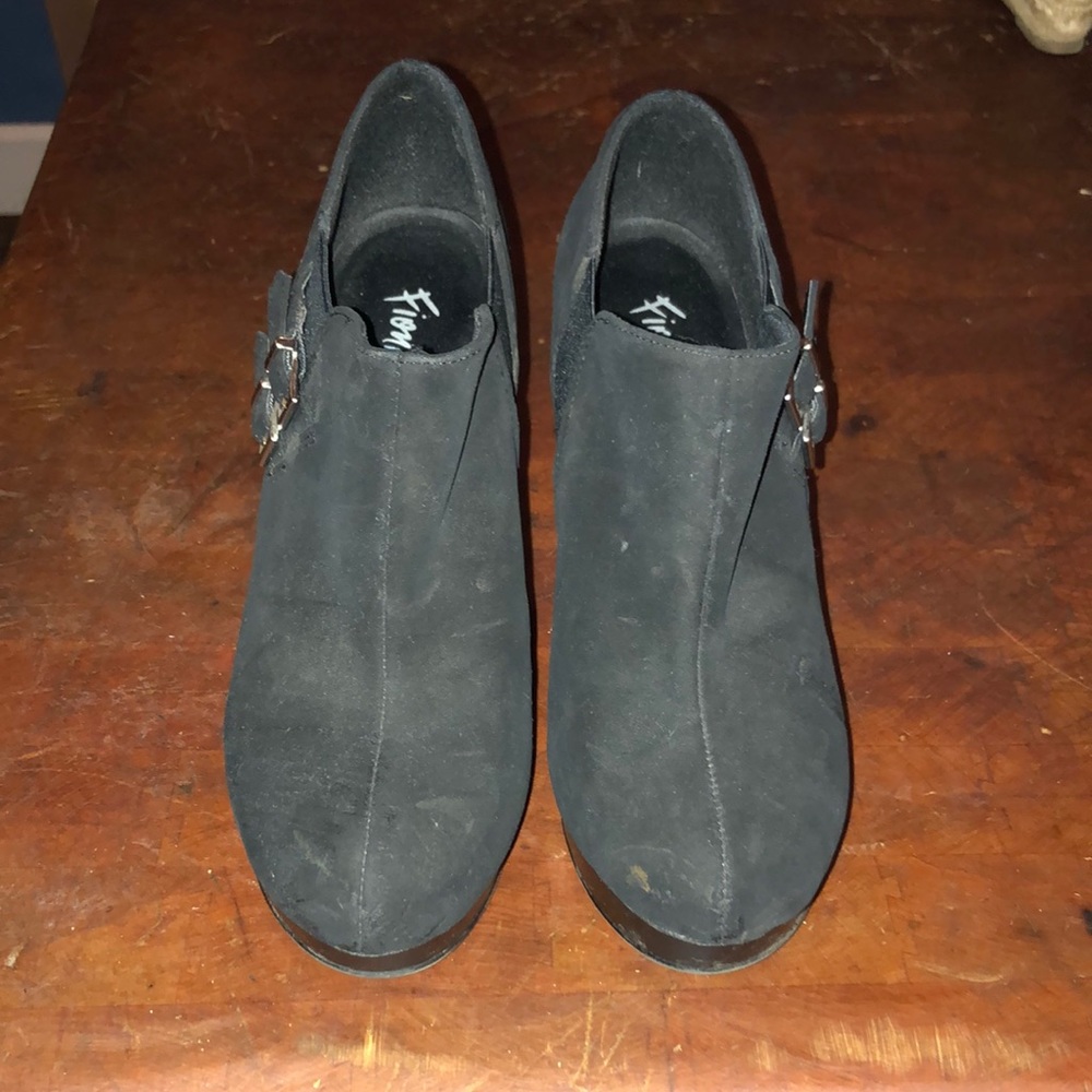 Bootie heels size 6 black Swede